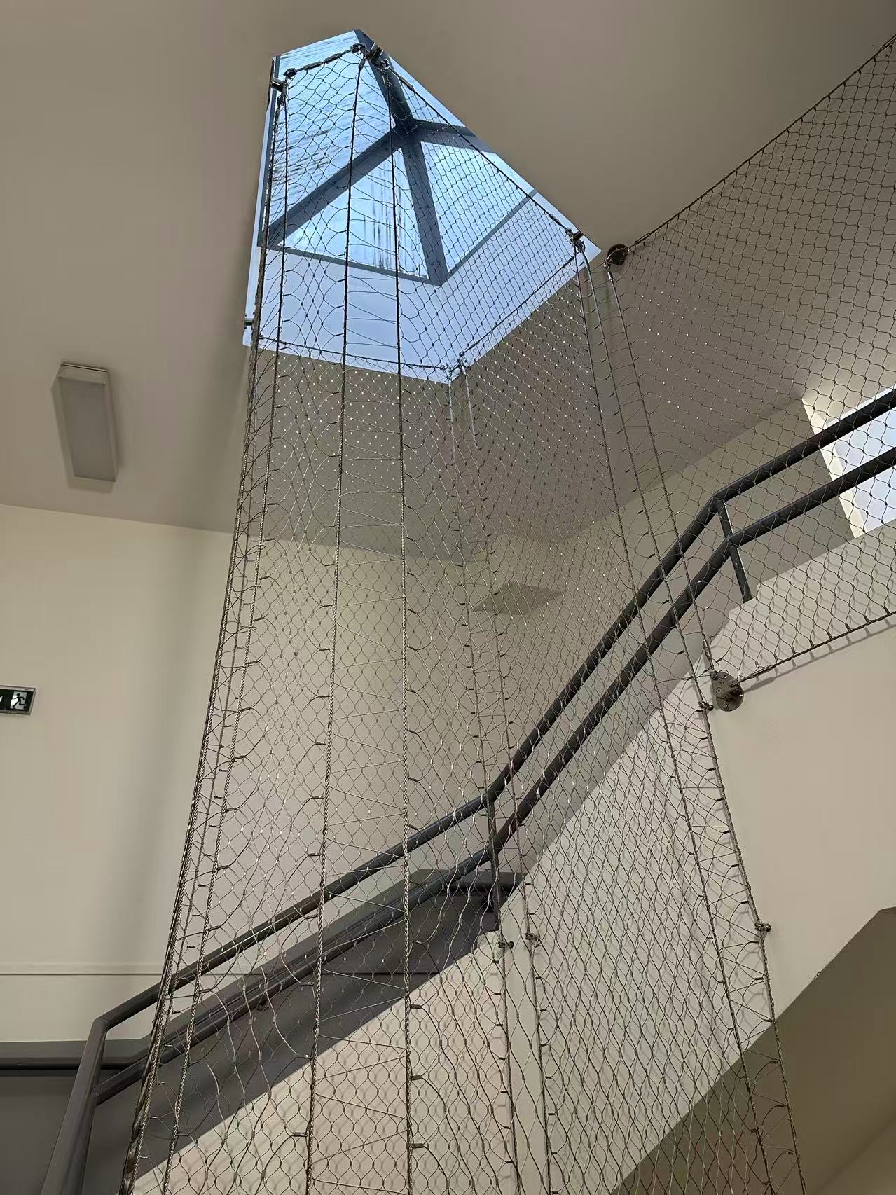 Vue d’ensemble de la protection de la cage d’escalier — STICK-IT FRANCE